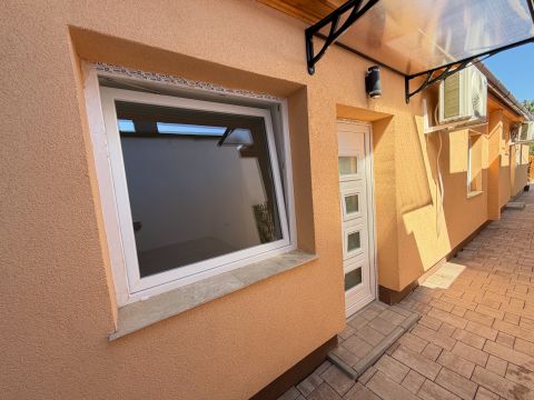 Eladó Lakás 1237 Budapest 23. kerület , Felújított lakás nappali + szoba, udvarkapcsolattal II.