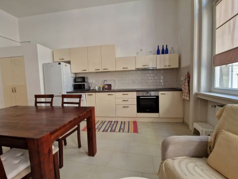 Kiadó Lakás 1056 Budapest 