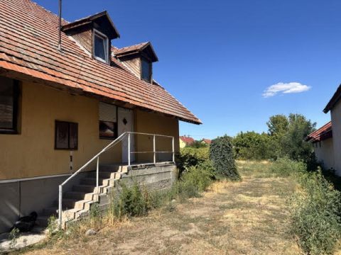 Eladó Ház 6050 Lajosmizse 