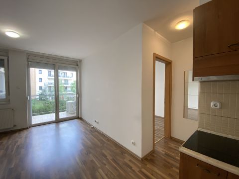 Kiadó Lakás 1096 Budapest 9. kerület Ujszerű társasházban KIADÓ másfélszobás, erkélyes, lakás! 