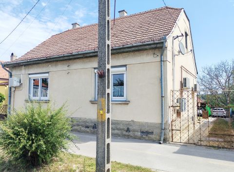 Eladó Ház 8840 Csurgó , Csurgón jó állapotú kertes családi ház eladó garázzsal! 