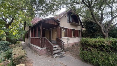 Eladó Ház 2735 Dánszentmiklós , Dánszentmiklós központi részén