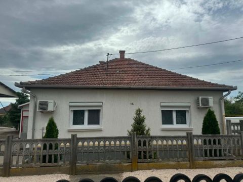 Eladó Ház 5144 Jászboldogháza , 5144 Jászboldogháza, faluközpont