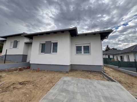 Eladó Ház 2162 Őrbottyán , Őrhegy