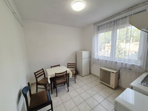 Eladó Lakás 6000 Kecskemét Erkélyes felújított 2 szobás tégla lakás