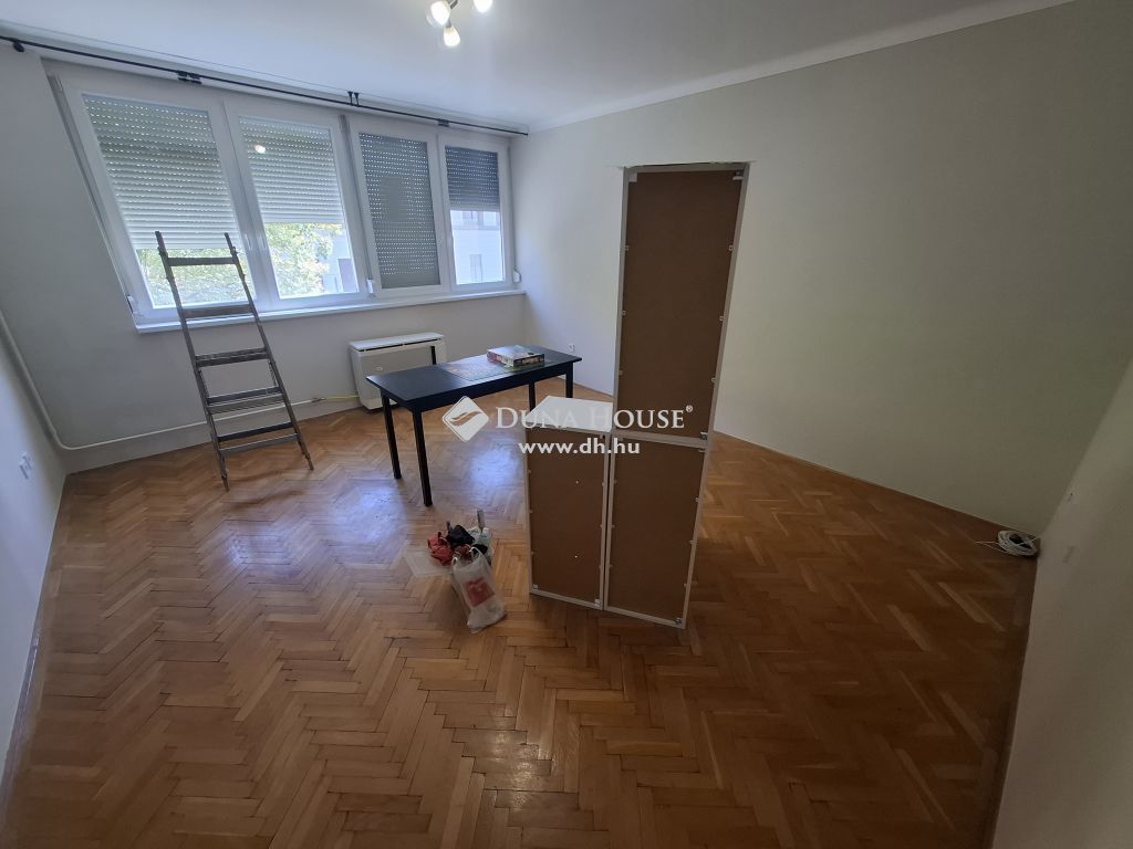 Kiadó Lakás, 6100 Kiskunfélegyháza , Belvárosi 3 szobás, erkélyes, első emeleti lakás