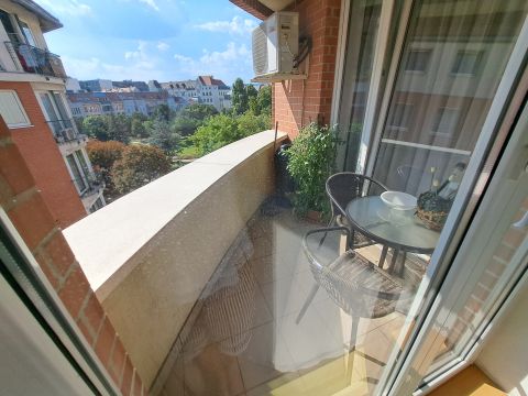 Kiadó Lakás 1094 Budapest 9. kerület , Újszerű állapotú, azonnal költözhető, berendezett lakás! 