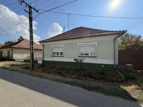 Eladó Ház 6200 Kiskőrös , Eladó Kiskőrösön a Bocskai utcában egy nagyon jó családiház!