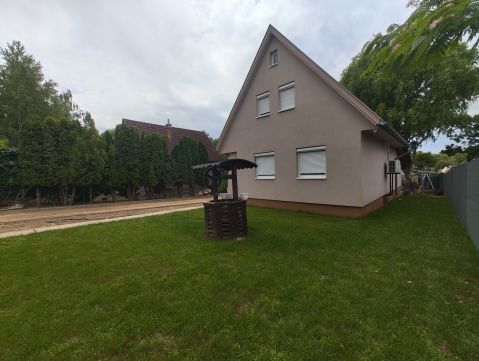 Eladó Ház 4555 Levelek , Levelek , Tópart
