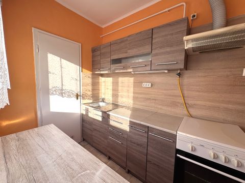 Eladó Lakás 5600 Békéscsaba , Lencsési lakótelepen zöld környezetben