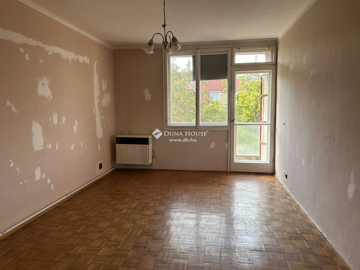 Második emeleti, erkélyes lakás Kalocsán – LK086679