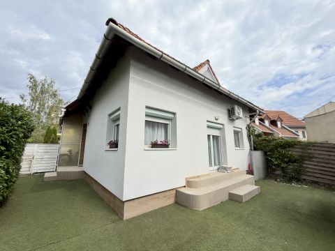 Eladó Lakás 8230 Balatonfüred Csendes környék