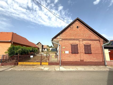 Eladó Ház 7773 Villány Eladó összközműves kis ház Villányban pincével