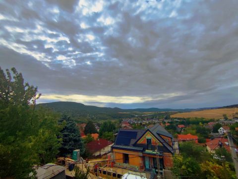 Eladó Telek 2096 Üröm , Belterületi telek egy utcára Budapesttől