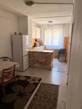 Eladó Lakás 1173 Budapest 17. kerület Pesti úton panelprogramos házban 4 szobás lakás