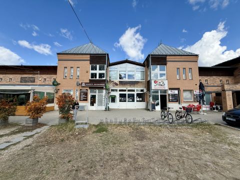 Eladó Üzlethelyiség 1183 Budapest 18. kerület , LŐRINCI PIAC, 33m2-es üzlet, bármilyen tevékenységre.