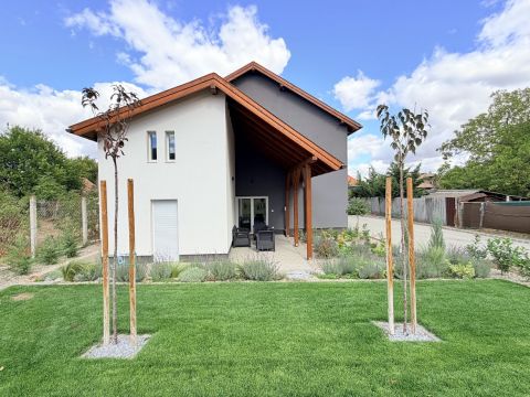 Eladó Lakás 2241 Sülysáp , Azonnal birtokba vehető, gyönyörű, 2 szintes kertes lakás!