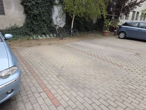 Kiadó Parkoló 1143 Budapest 14. kerület , Kiadó parkoló az Aréna metrótóállomástól 3 perc sétára