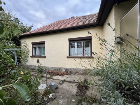 Eladó Ház 2483 Gárdony nyugodt otthon