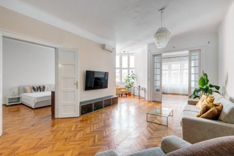 Eladó Lakás 1061 Budapest 6. kerület , Eladó gyönyörű lakás az Andrássy út mellett a Jókai térnél