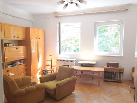 Eladó Lakás 1131 Budapest 13. kerület Gyermek téren jól alakítható, másfél szobás, ÚJ ABLAKOKKAL
