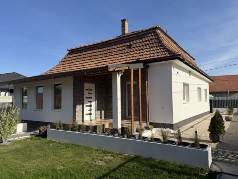 Eladó Ház 2730 Albertirsa , Penny Market közelében 