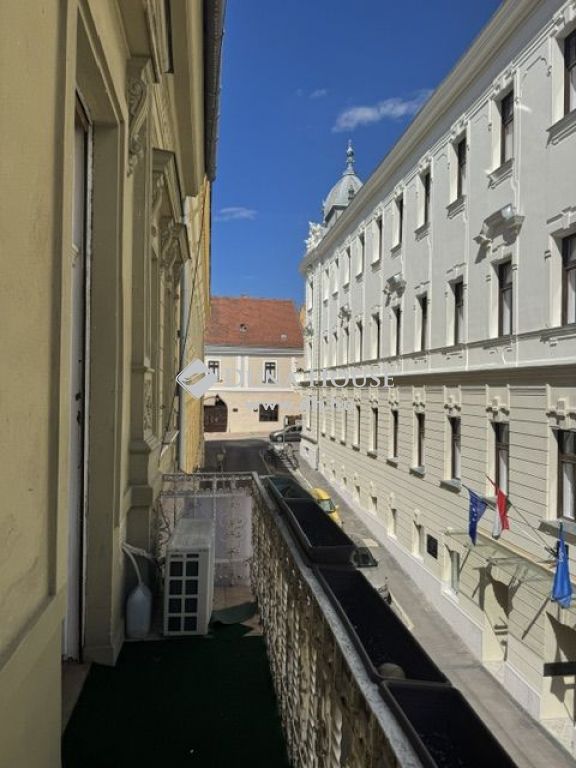 7621 Pécs — 1/22