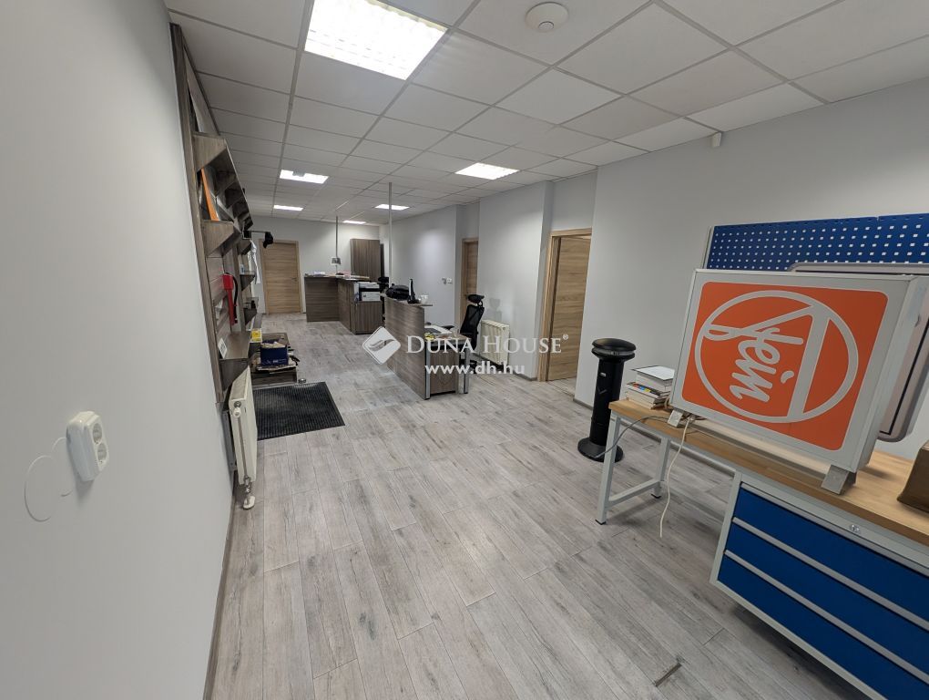 8200 Veszprém , Többféle használásra alkalmas, üzlethelyiség eladó! — 1/15