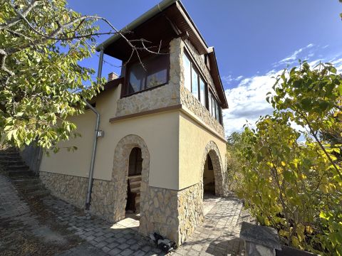 Eladó Ház 2519 Piliscsév 