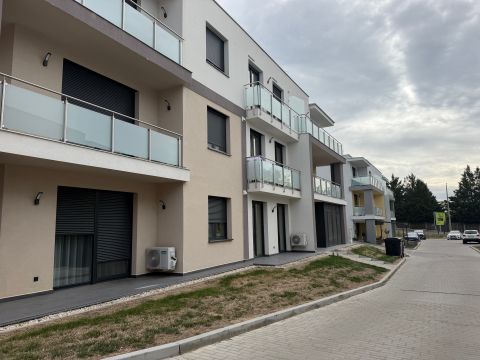 Kiadó Lakás 8200 Veszprém 
