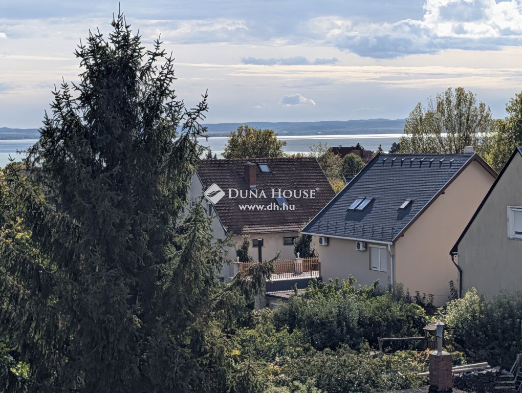 8226 Alsóörs , 3 percra a Balaton partjától, panorámás, teraszos lakás! — 1/18