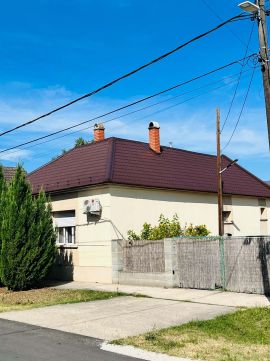 Eladó Ház 6050 Lajosmizse Jó állapotú családi ház , garázzsal, összközműves telken