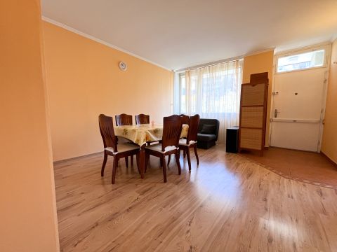 Eladó Lakás 1203 Budapest 20. kerület Világos, háromszobás lakás tágas erkéllyel 