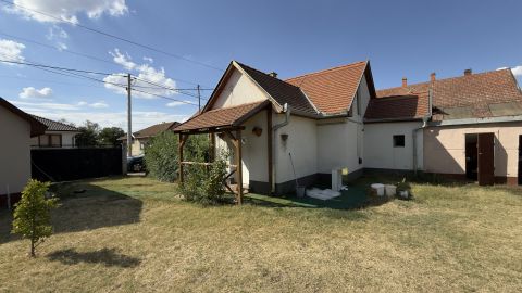 Eladó Ház 4243 Téglás 