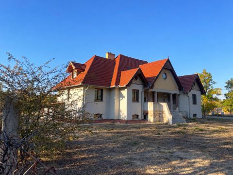 Eladó Ház 6041 Kerekegyháza , Kecskemét külterületén nagy család részére gyorsan költözhet
