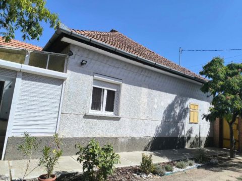 Eladó Ház 2700 Cegléd , 2700 Cegléd, város széle