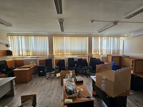 Kiadó Irodaépület 9028 Győr 