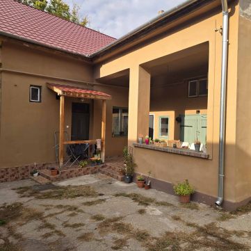 Eladó Ház 6000 Kecskemét , POLGÁRI MILLIŐ A BELVÁROSBAN!