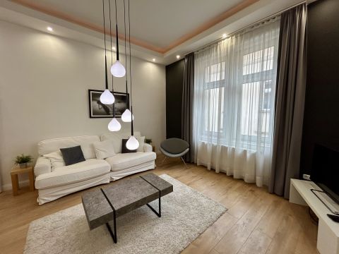 Kiadó Lakás 1075 Budapest 7. kerület , Kazinczy utcában prémium lakás kiadó!