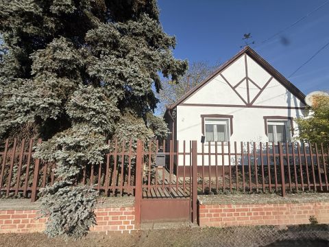 Eladó Ház 5093 Vezseny , Tisza parton,festői környezetben,3 ház,több generációnak is
