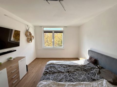 Eladó Lakás 5600 Békéscsaba , Lencsési ltp.-n 3. emeleti, 48 nm-es, felújított lakás