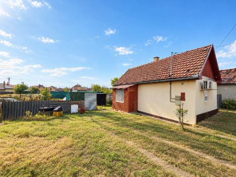 Eladó Ház 4251 Hajdúsámson , 4251 Hajdúsámson, Kertváros