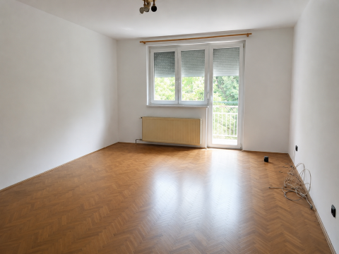 Eladó Lakás 4028 Debrecen , Debrecen, Nagyerdőalja, csendes, ősfás utcájában